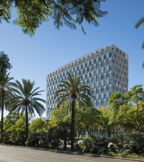 pain-top-green-buildings-CV15-LEED-Gold-building-Valencia