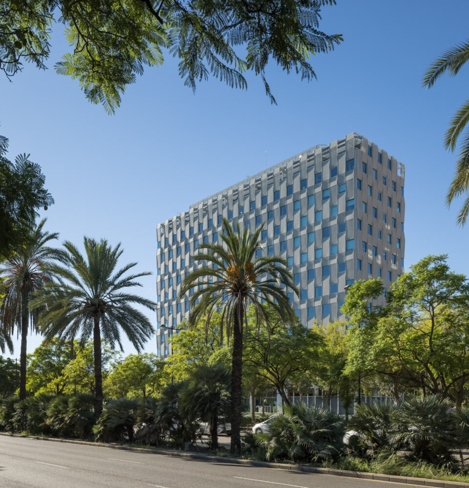 pain-top-green-buildings-CV15-LEED-Gold-building-Valencia